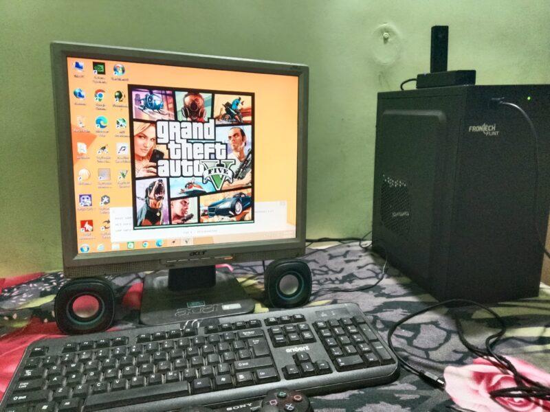 Full PC with monitor and accessories.